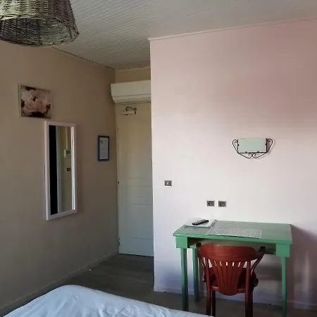 Logis Du Terreau فندق 2*