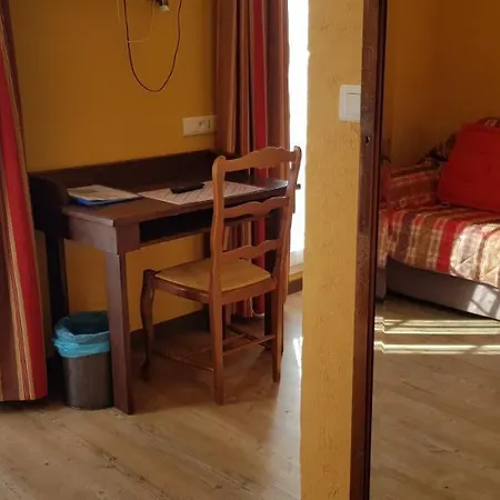 Logis Du Terreau فندق مانوسك