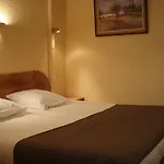 Hotel Logis Du Terreau Manosque