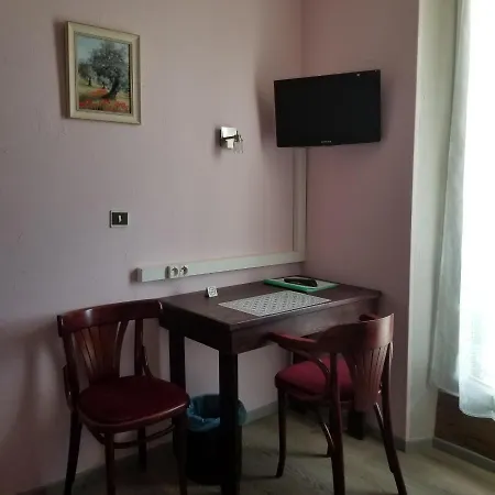 Logis Du Terreau 호텔 2*