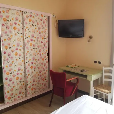 Hotel Logis Du Terreau Manosque