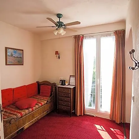 Logis Du Terreau Hotel 2*