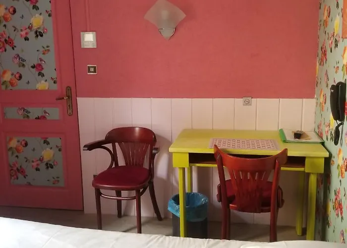 Logis Du Terreau فندق