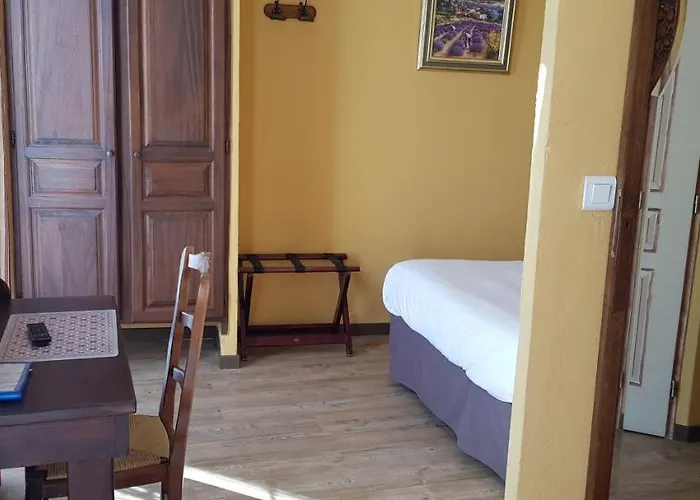 Hotel Logis Du Terreau