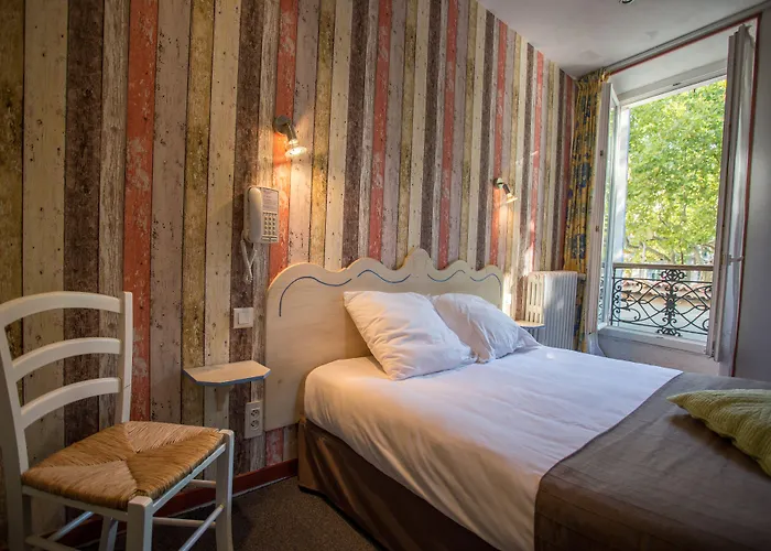 فندق Logis Du Terreau 2*